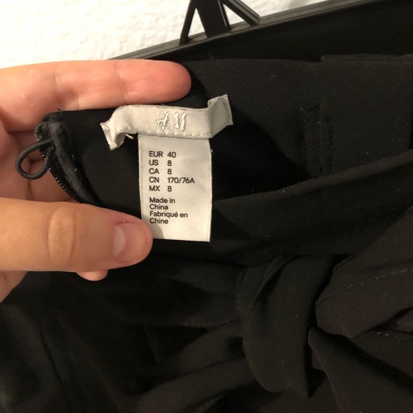 Black Skirt Tie in the Front - Picture 3 of 3